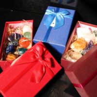 Minerály sada kameny šutry drahokamy Fluorit, Obsidián stříbrný, Křišťál praskaný, Sokolí oko, Apatit, Křišťál tromlovaný, Sodalit, Ametyst, Achát, Obsidián vločkový