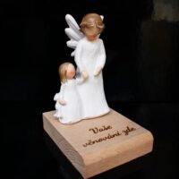 soška Anděl strážný s holčičkou
