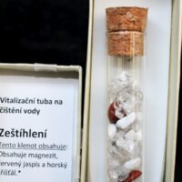 Krystalová zdravá voda zeštíhlení, snížení váhy jaspis a křištál