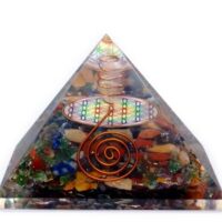 čakrová krystalová pyramida