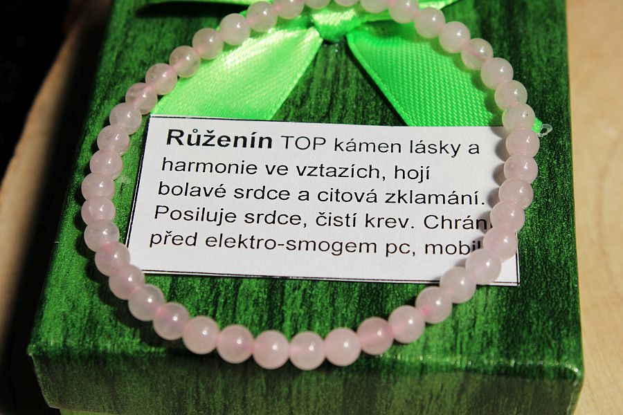 Růženinový náramek z drahých kamenů