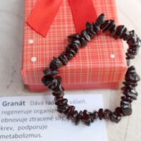 Granát - náramek minerál význam