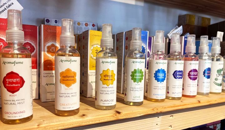 Ajurvédské čakrové esenciální vůně do bytu domu s bylinkami a bez chemií Aromafume