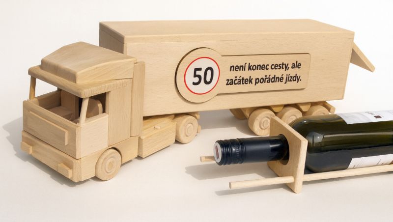 Dřevěné dárky pro muže k 50. narozeninám