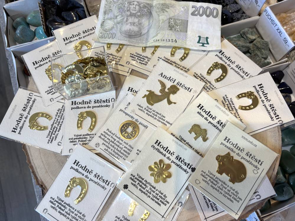 Symboly prosperity jako dárky pro štěstí např. koňská podkovička