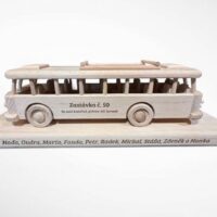 Autobusový dárek ze dřeva, model RTO autobusu s vypáleným textem na přání