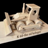 Buldozer model jako dárek kolegu v práci