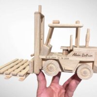 Model vysokozdvižného vozíku s personalizací a věnování jako dárek pro skladníky a logistiky