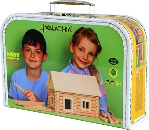 Dřevěná konstrukční stavebnice pro děti umožňuje sestavit srub, domeček a další modely.
